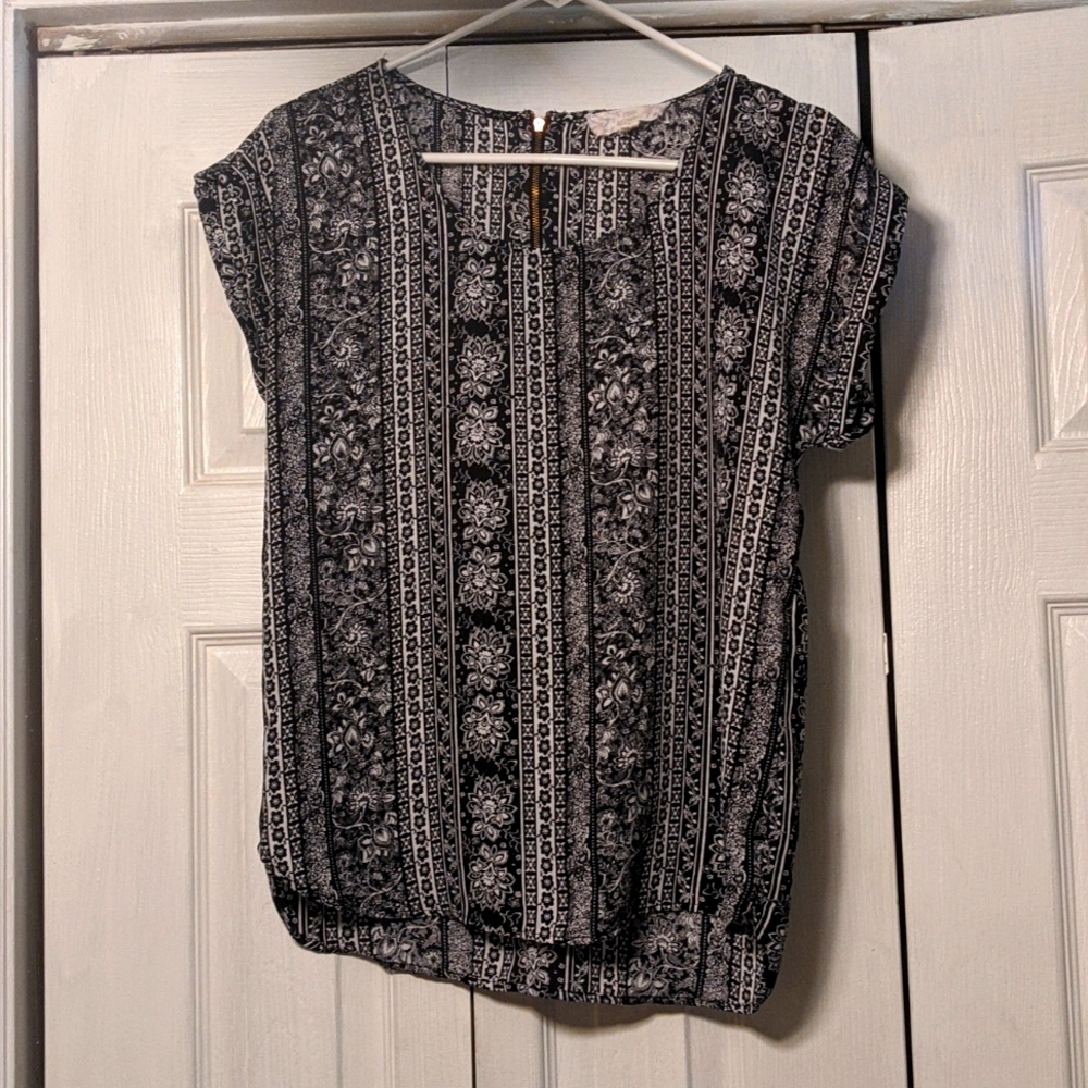 Pink Republic Black Geo Floral Shirt Size S